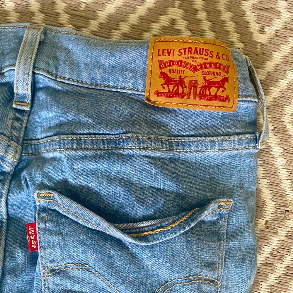 Women Levi Jean pants pair 1